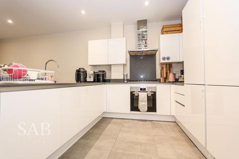 5 bedroom terraced house to rent, Lordship Road, Northolt, UB5