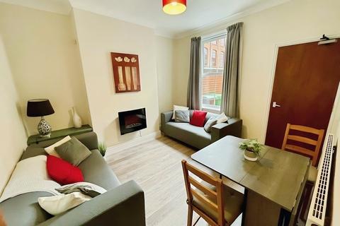 4 bedroom townhouse to rent, Newdigate Villas , Nottingham NG7