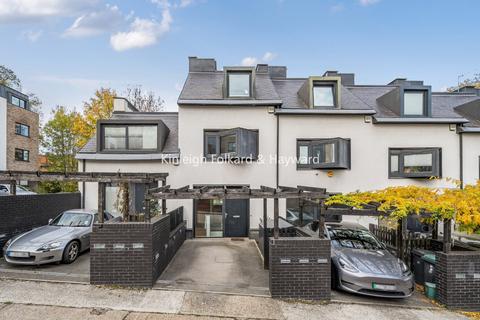 4 bedroom terraced house for sale, Connaught Gardens, Muswell Hill, London, N10
