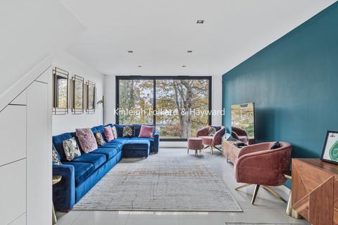 4 bedroom terraced house for sale, Connaught Gardens, Muswell Hill, London, N10