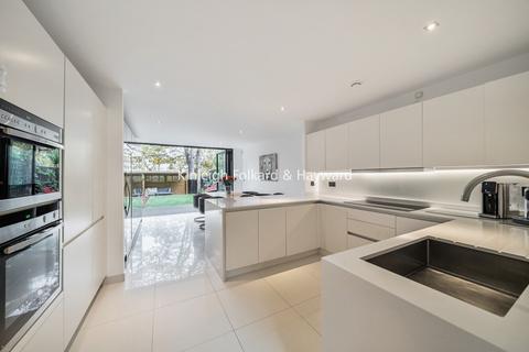 4 bedroom terraced house for sale, Connaught Gardens, Muswell Hill, London, N10