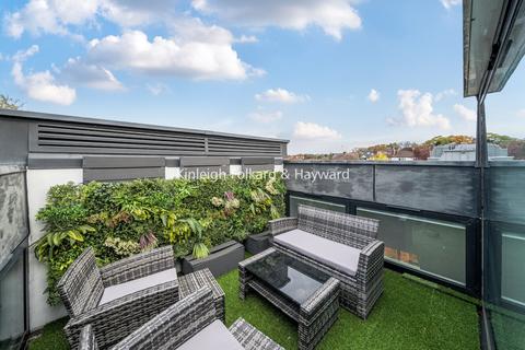 4 bedroom terraced house for sale, Connaught Gardens, Muswell Hill, London, N10