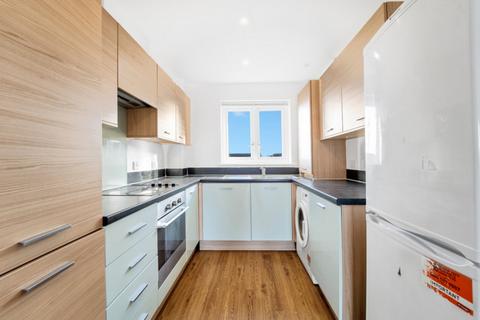2 bedroom flat to rent, Ashwood Place, Tamar Way, Slough, SL3 8GX