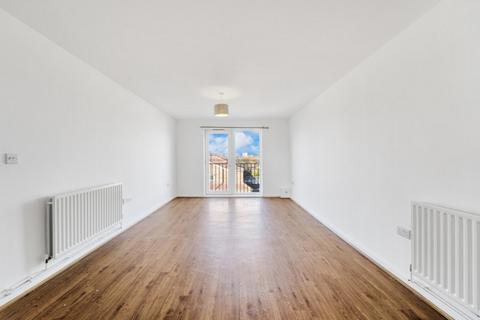 2 bedroom flat to rent, Ashwood Place, Tamar Way, Slough, SL3 8GX
