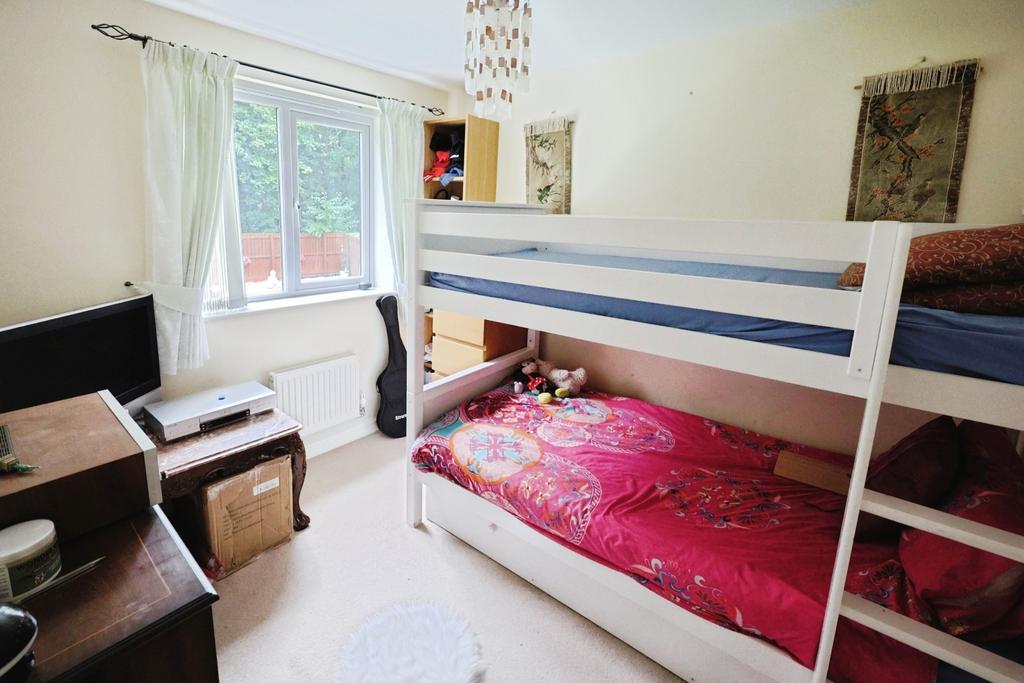Pbox-bedroom-333400.JPG