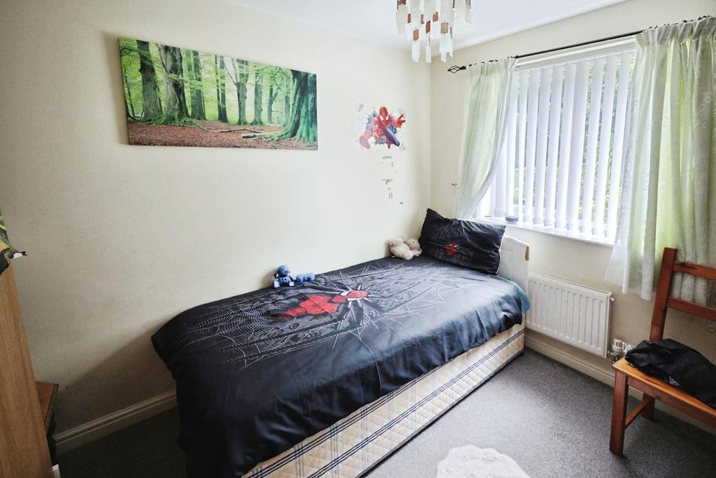 Pbox-bedroom-333400.JPG