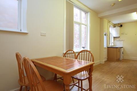 4 bedroom terraced house to rent, Hartopp Road, Leicester LE2