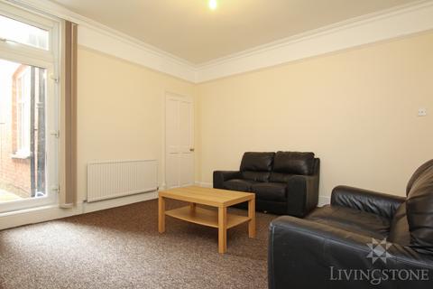 4 bedroom terraced house to rent, Hartopp Road, Leicester LE2