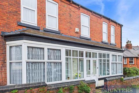 4 bedroom end of terrace house for sale, Trafalgar Road, Scarborough