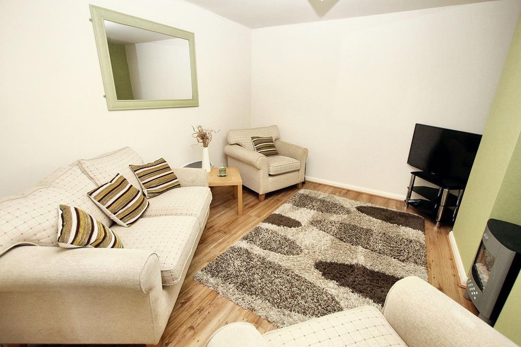 Snug / Second Lounge