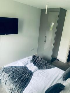 2 bedroom flat share to rent, Clockhouse Avenue, Barking IG11