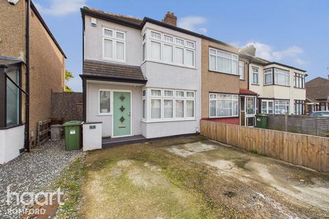 3 bedroom end of terrace house for sale, Ferndale Road, Romford, RM5 3ER