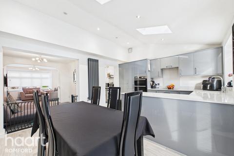 9 Ferndale Road, Romford, RM5 3ER