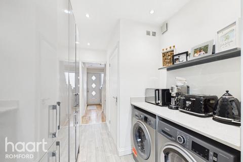 9 Ferndale Road, Romford, RM5 3ER