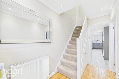 9 Ferndale Road, Romford, RM5 3ER