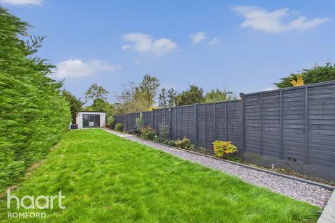 9 Ferndale Road, Romford, RM5 3ER