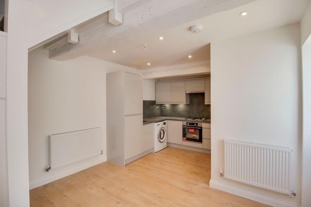 Kitchen / Living Area