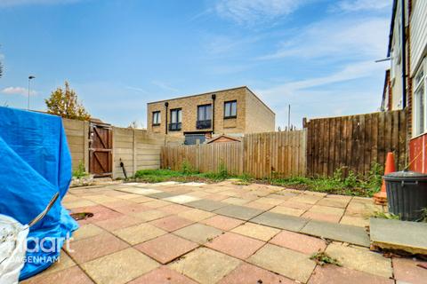 4 bedroom terraced house for sale, Birdbrook Close, Dagenham