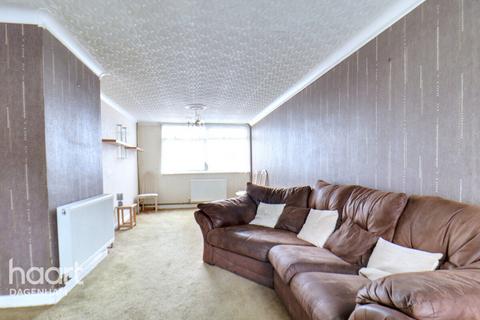 4 bedroom terraced house for sale, Birdbrook Close, Dagenham