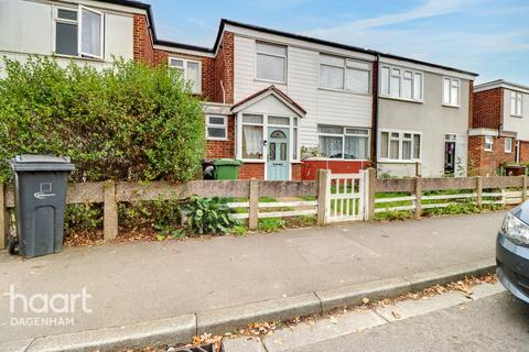 4 bedroom terraced house for sale, Birdbrook Close, Dagenham