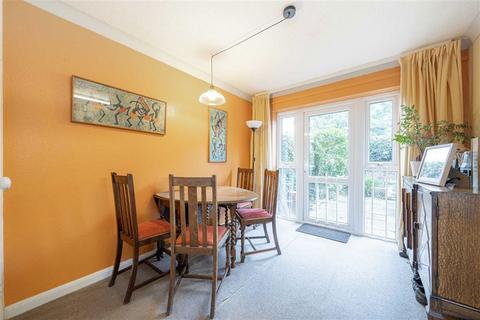undefined, Cadogan Close, Teddington TW11