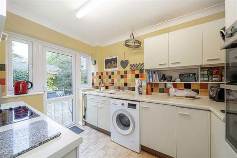 undefined, Cadogan Close, Teddington TW11
