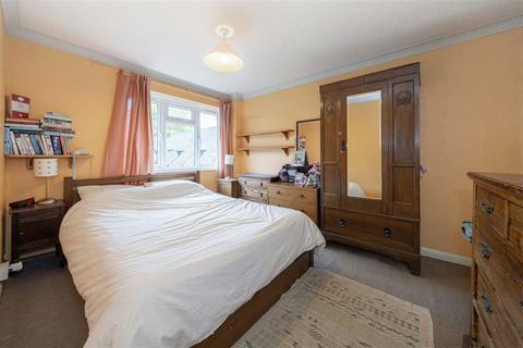 undefined, Cadogan Close, Teddington TW11