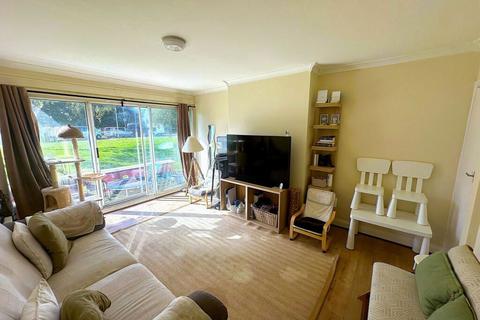 undefined, Bourne Avenue, Hayes, Middlesex, UB3 1QX