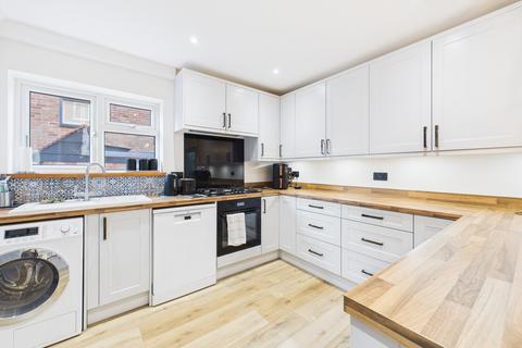 4 bedroom semi-detached house for sale, Brackley Road, Hazlemere