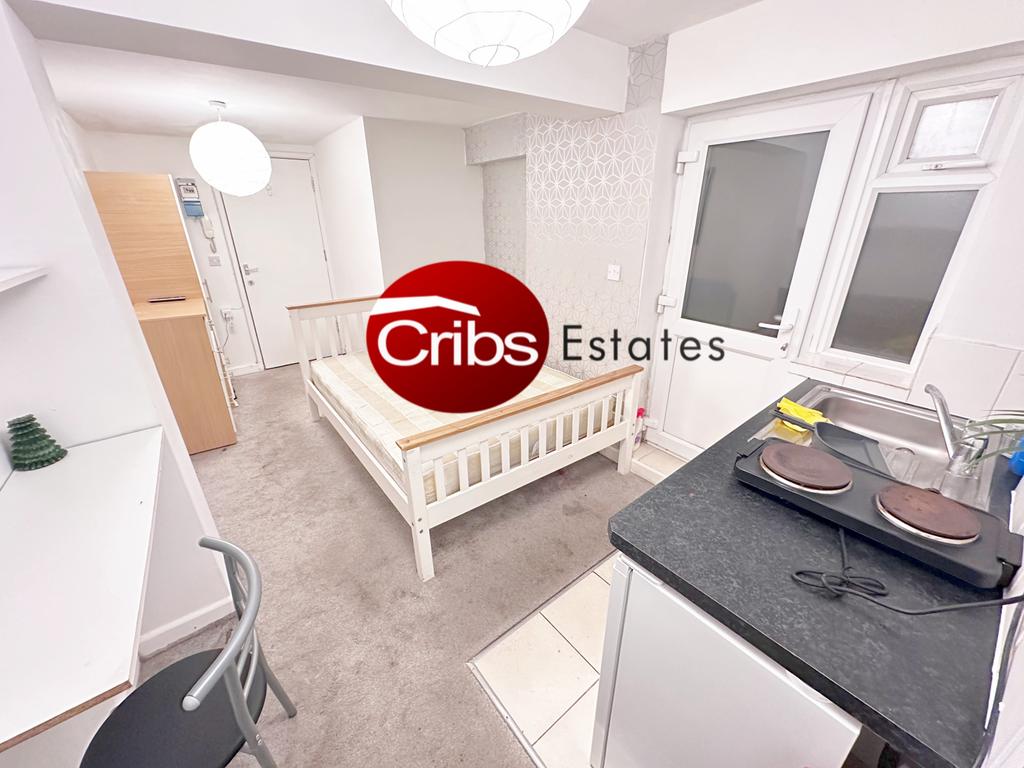 Studio Flat Available in Queens Road SE15