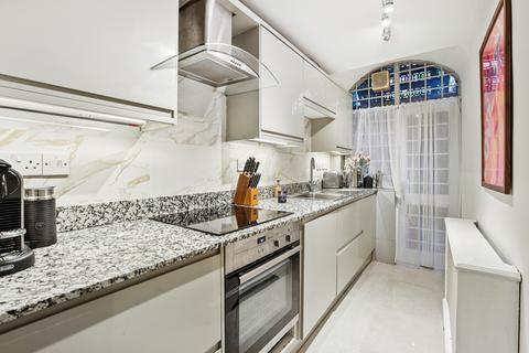 3 bedroom apartment for sale, Harrington Gardens, London, SW7