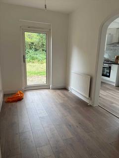 6 bedroom semi-detached house to rent, Glendale Avenue, Edgware, HA8