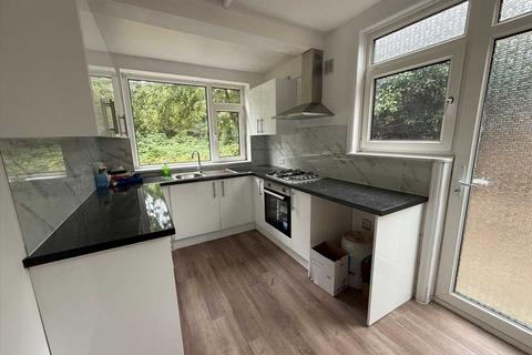 6 bedroom semi-detached house to rent, Glendale Avenue, Edgware, HA8