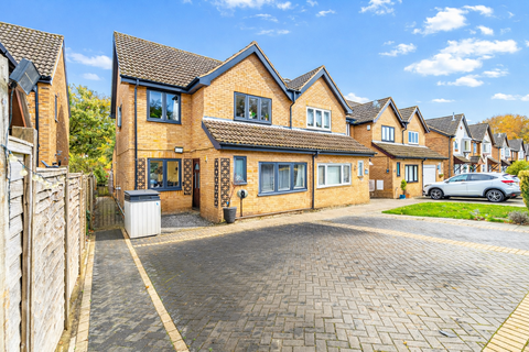 3 bedroom end of terrace house for sale, Farriday Close, St. Albans AL3