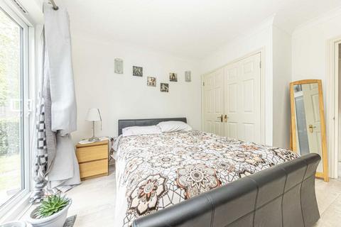 undefined, Kempton Court, Sunbury-On-Thames TW16