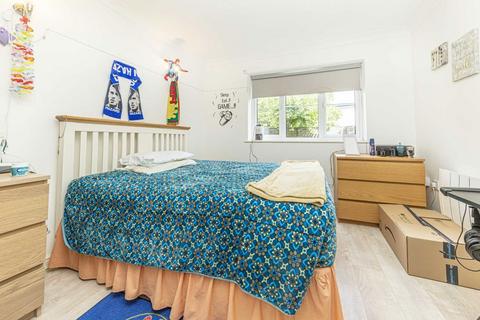 undefined, Kempton Court, Sunbury-On-Thames TW16