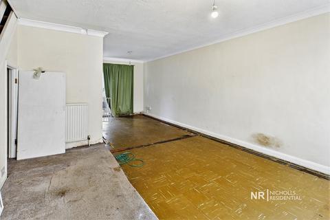 3 bedroom end of terrace house for sale, Drake Road, Chessington, Surrey. KT9