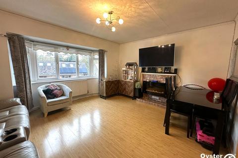 undefined, Severn Drive, Enfield, EN1