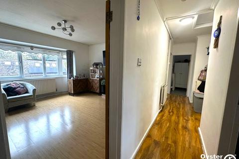 undefined, Severn Drive, Enfield, EN1
