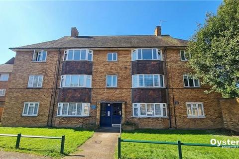 2 bedroom apartment to rent, Severn Drive, Enfield, EN1