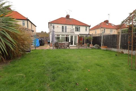 Arterial Road, Rayleigh, SS6
