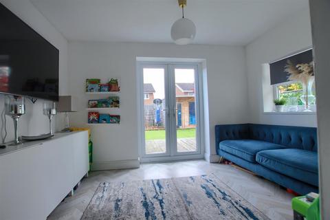 3 bedroom semi-detached house for sale, Knighton Court, Thornaby