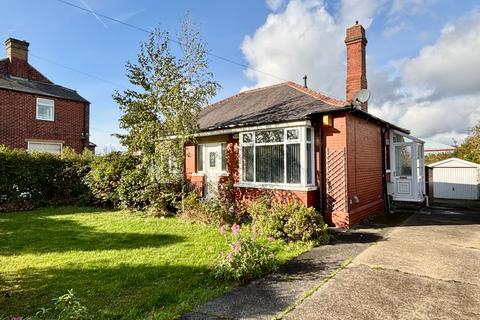 2 bedroom bungalow for sale, Leeds Old Road, White Lee, Heckmondwike, WF16