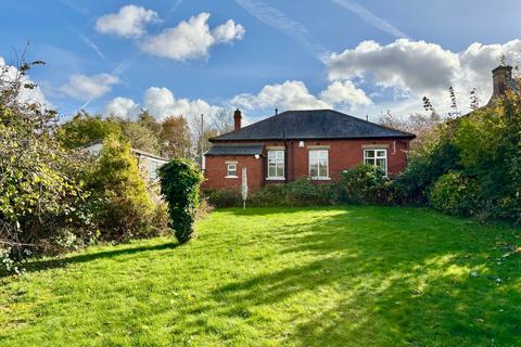 2 bedroom bungalow for sale, Leeds Old Road, White Lee, Heckmondwike, WF16