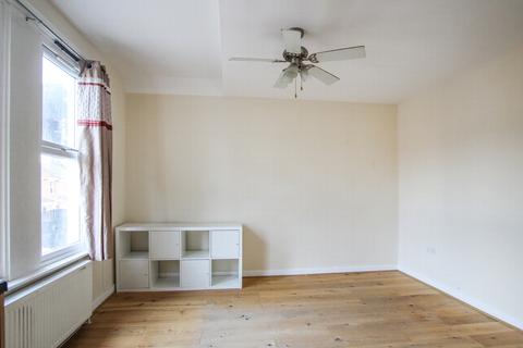 2 bedroom flat for sale, Shakespeare Crescent, Manor Park, E12