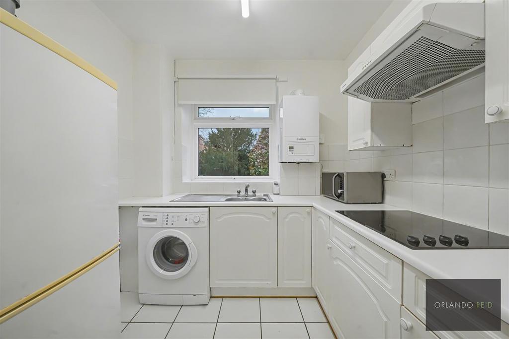 Flat 13, St Anthonys Court SW12 8 NS-12.jpg