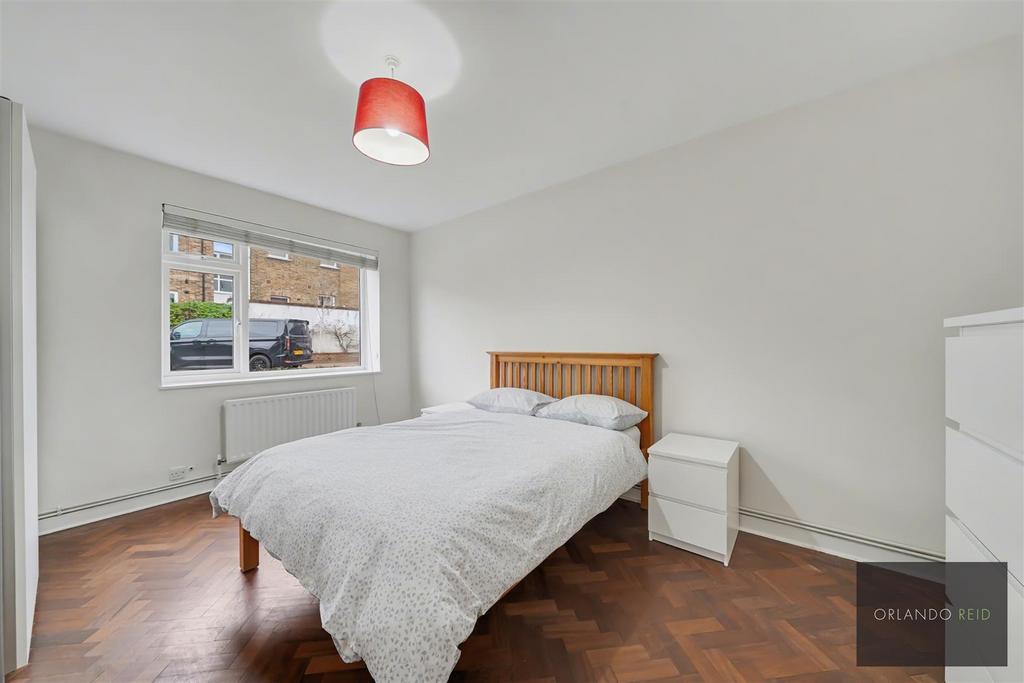 Flat 13, St Anthonys Court SW12 8 NS-4.jpg