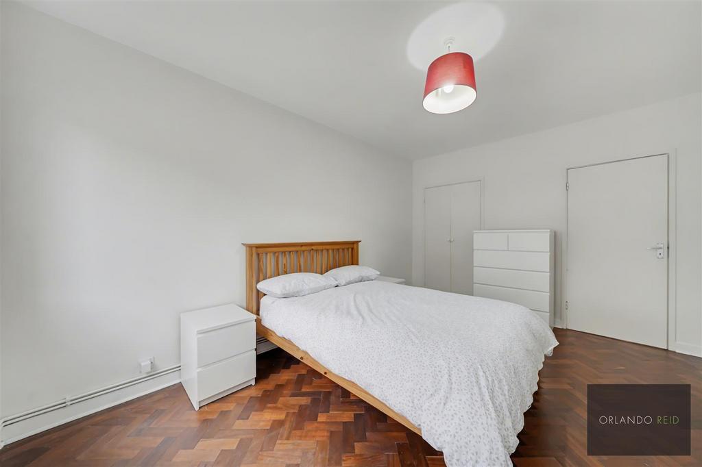 Flat 13, St Anthonys Court SW12 8 NS-8.jpg