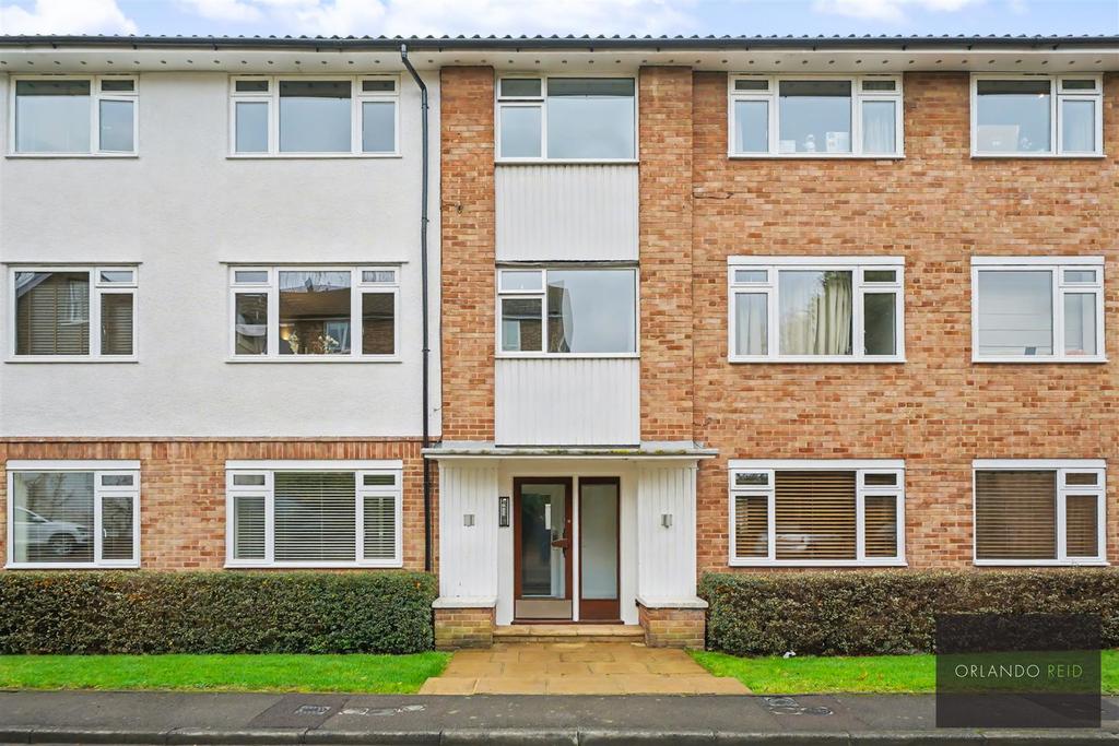 Flat 13, St Anthonys Court SW12 8 NS-9.jpg