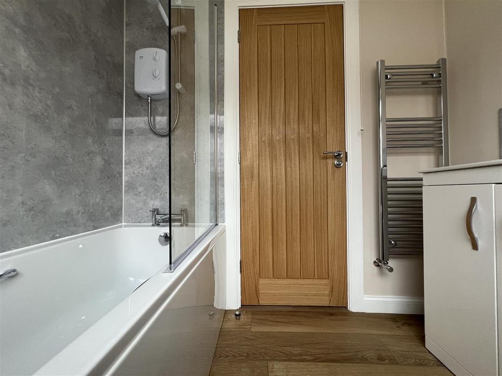 Bathroom 3.jpeg